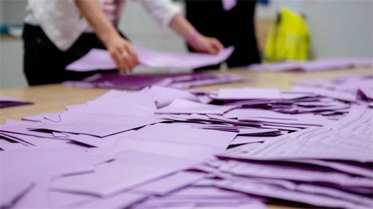 Bei den Kreiswahlen kam die AfD landesweit auf rund 16 Prozent und legte damit um etwa 11 Prozentpunkte zu.