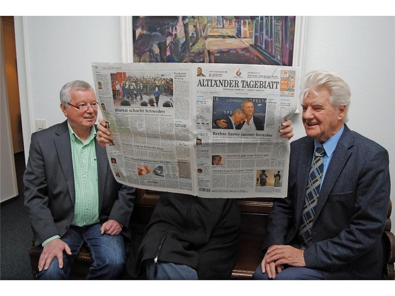 Bei den Lessing-Gesprächen 2015 wird der TAGEBLATT-Chefredakteur Wolfgang Stephan über „Business und Moral“ sprechen. Bürgermeister Gerd Hubert (links) und Professor Alexander Deichsel (rechts), der die 24. Gespräche wieder zusammen mit Pro