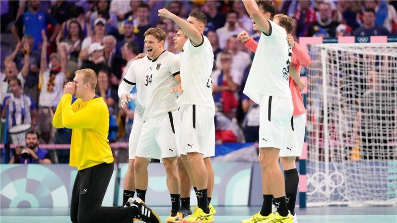 Bei den Olympischen Spielen 2024 feierten Deutschlands Handballer nach dem „Wunder von Lille“. (Archivbild)