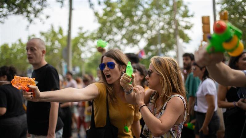 Bei den Protesten gibt es schon mal Spritzer aus Wasserpistolen. (Foto Archiv)
