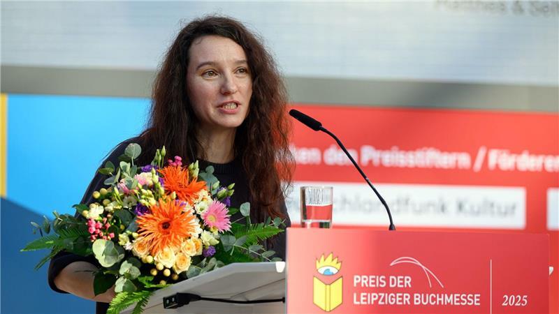 Kristine Bilkau mit Preis der Leipziger Buchmesse geehrt Bei den Sachbüchern gewann Irina Rastorgueva mit „Pop-up-Propaganda. Epikrise der russischen Selbstvergiftung“.