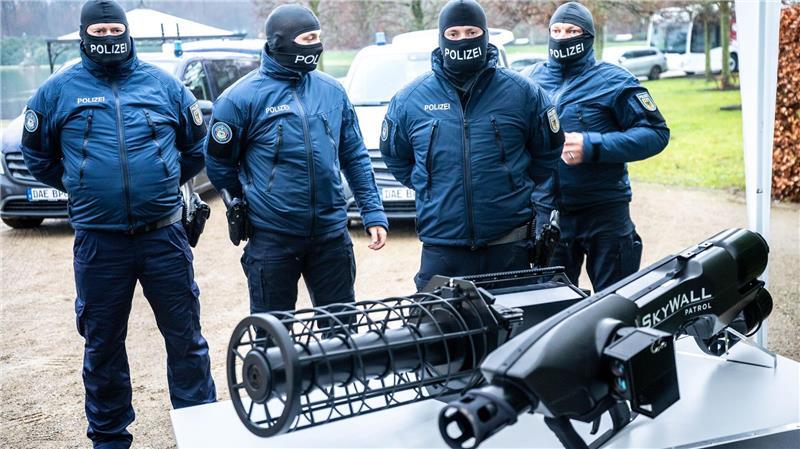 Bei der Abwehr von Drohnen wollen Bund und Länder künftig enger zusammenarbeiten. 