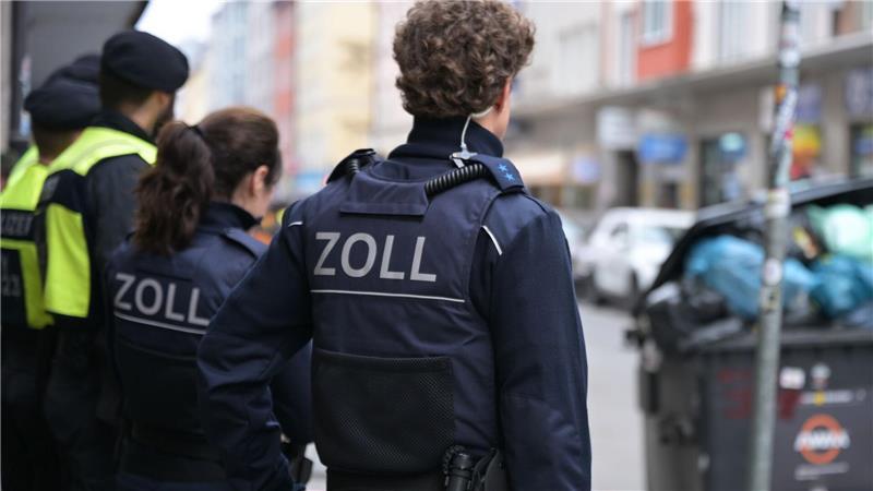 Bei der Aktion ging es unter anderem um mögliche Schwarzarbeit und unversteuerte Tabakprodukte.