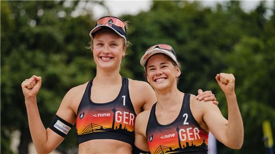Bei der Beach Pro Tour in Hamburg an eins gesetzt: Svenja Müller (l) und Cinja Tillmann
