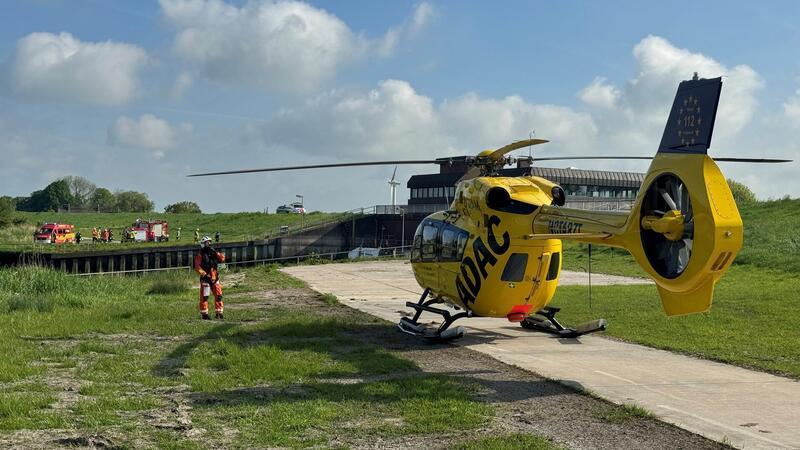 Bei der Bergung kam auch ein Rettungshubschrauber zum Einsatz.