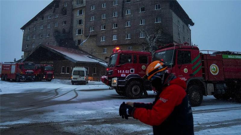 Bei der Brandkatastrophe starben nach neuen Angaben 78 Menschen.