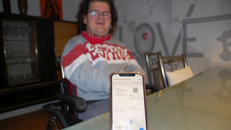 Bei der Buchung des Flixtrain-Tickets mit seinem Mobilphon ahnte Joni Technau noch nichts von dem Chaos