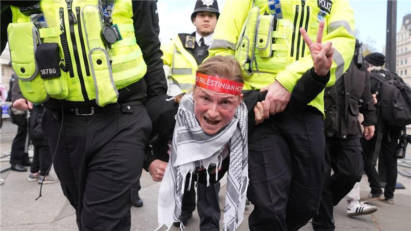 Bei der Demo in London gab es Hunderte Festnahmen. 