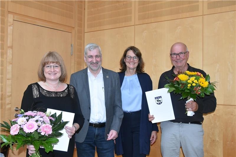 Bei der Ehrung : Kerstin Brandt, Flecken-Bürgermeister Harald Koetzing, Gemeindedirektorin Ute Kück und Bernd Lück (von links). Foto: Felsch