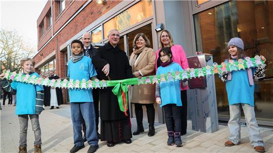 Bei der Einweihung wurde ein grünes Band durchschnitten.