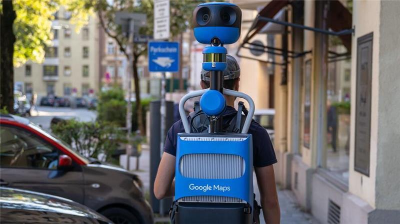 Bei der Erfassung der Daten und Bilder für Google Maps hat Google nicht nur auf Kameraautos und Fußgänger gesetzt, sondern auch auf Schneemobile, Boote, Schafe, Kamele und sogar Pfadfindergruppen.