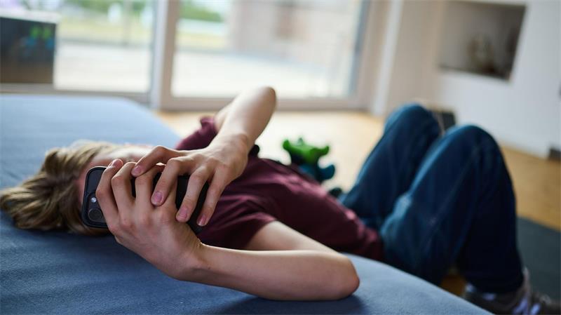 Social Media: EU-Experten für Zugangsbeschränkung bis 13 Bei der Erstellung des Berichts wurden laut EU-Kommission auch die Stimmen junger Menschen berücksichtigt. (Symbolbild)