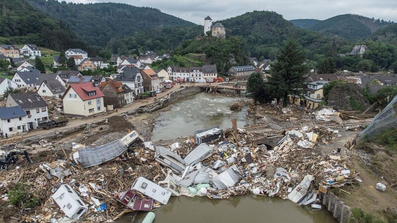 Ahrtal-Ermittlungsende: Hinterbliebene legen Beschwerde ein Bei der Flutkatastrophe in Rheinland-Pfalz kamen damals 136 Menschen zu Tode.