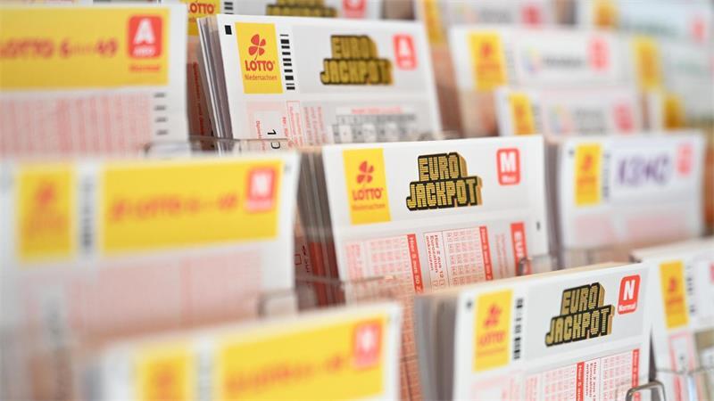 Bei der Lotterie Eurojackpot hat ein Niedersachse knapp 1,3 Millionen Euro gewonnen. (Symbolbild)