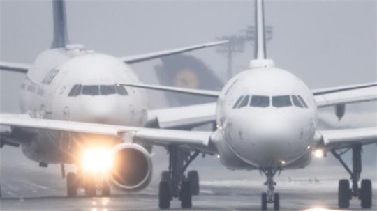 Bei der Lufthansa-Tochter City Airlines haben Kabinenbeschäftigte künftig die Wahl zwischen einer betrieblichen Altersvorsorge und einer Sofortauszahlung. (Symbolbild) 