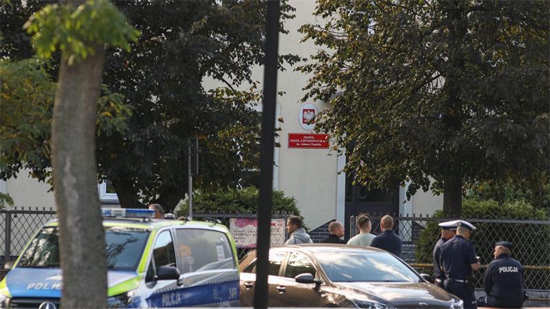 Viele Verletzte bei Messerattacke an Schule in Polen Bei der Messerattacke an einer Berufsschule in Polen sind mehrere Menschen verletzt worden.