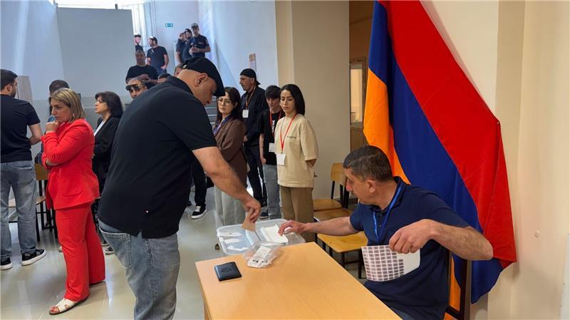 Armenien bleibt nach der Wahl auf Kurs Richtung Westen Bei der Parlamentswahl in Armenien geht es um den außenpolitischen Kurs des Landes, das zwischen Russland und dem Westen laviert.