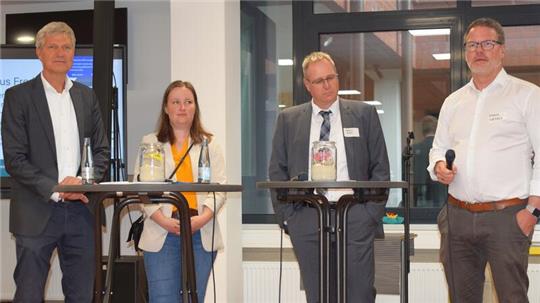 Bei der Podiumsdiskussion: Dr. Stephan Brune, Corinna Lange und Matthias Hartlef stellen sich den Fragen von Moderator Thomas Waldner (von links).