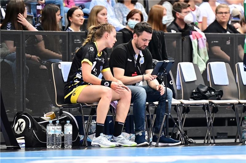 Bei der Pokalfinalrunde in Stuttgart haben der BSV und Co-Trainer Adrian Fuladdjusch (hier mit Isabelle Dölle) das Live Tagging bereits eingesetzt. Fotos: Schlikis / privat