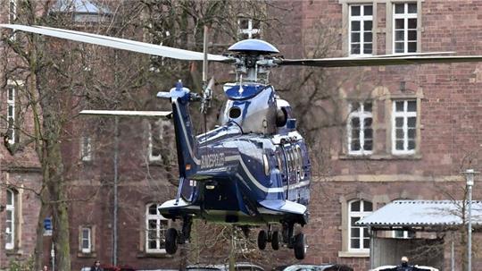 Bei der Razzia gegen die Reichsbürger-Szene war die Polizei auch mit einem Hubschrauber im Einsatz (Archivbild).