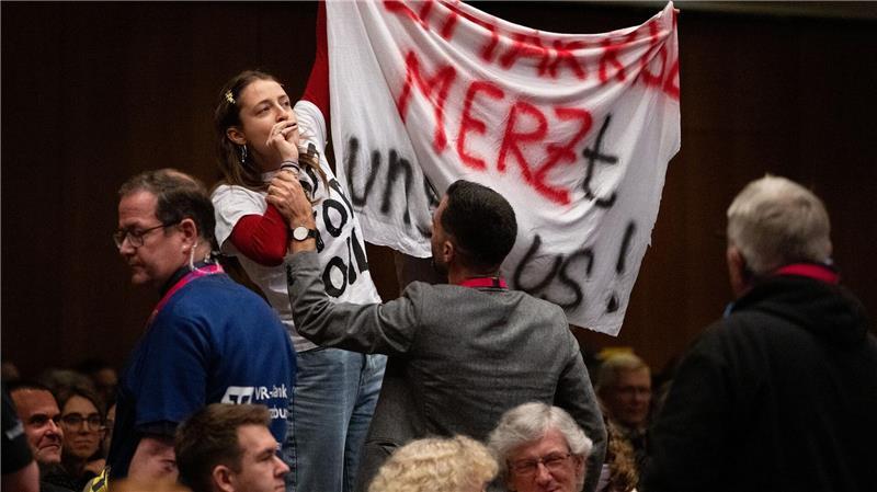 Merz räumt Schwächen der Koalition ein - „Streiten zu viel“ Bei der Rede von Merz gab es Zwischenrufe.