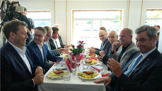 Bei der SPD-Spargelfahrt probten die Koalitionäre schon mal für das Spitzentreffen im Kanzleramt.