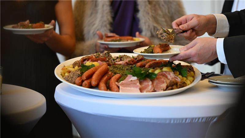 Bei der Schaffermahlzeit wird traditionell Seemannskost gegessen.