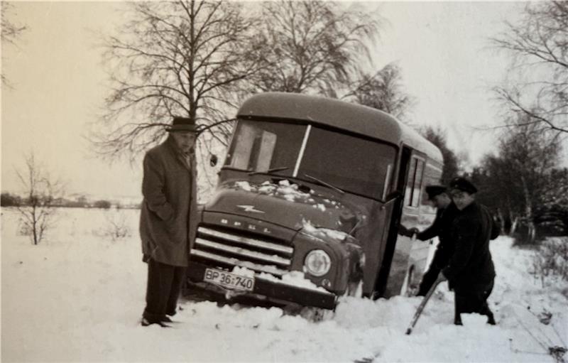 Bei der Schneekatastrophe 1978/ 1979 mussten die Postbusse freigeschaufelt werden.