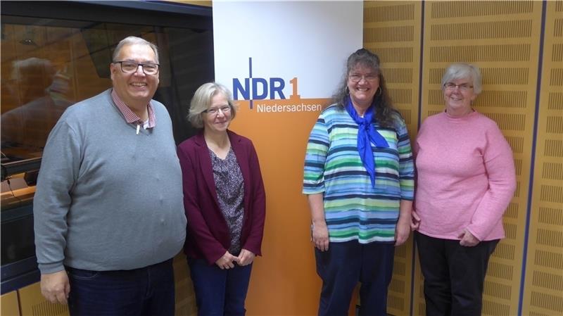 Bei der Sendung (von links): Michael Thürnau , Solveig Schnaudt , Martina Kiehl und Annegret Meyer . Foto:NDR
