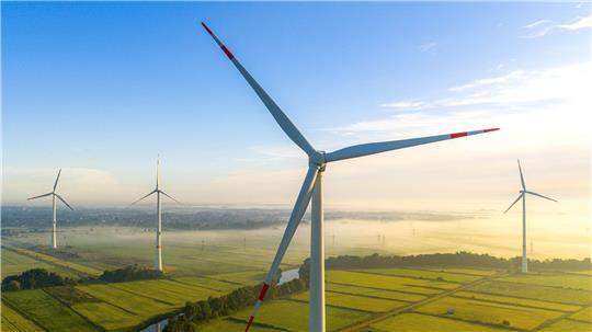 Bei der Sparkasse Harburg-Buxtehude zeigte sich 2025 eine spürbare Nachfrage im Bereich der Finanzierung erneuerbarer Energien.