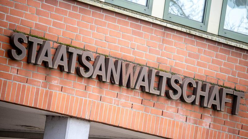 Bei der Staatsanwaltschaft Verden wird wegen möglicher jahrelanger Vergewaltigung einer Frau ermittelt. (Archivbild)