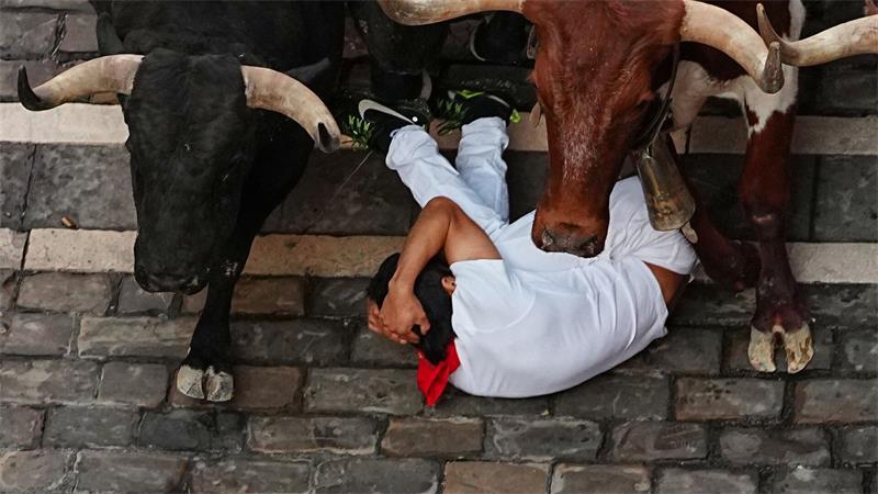 Bei der Stierhatz in Pamplona gab es viele Verletzte.