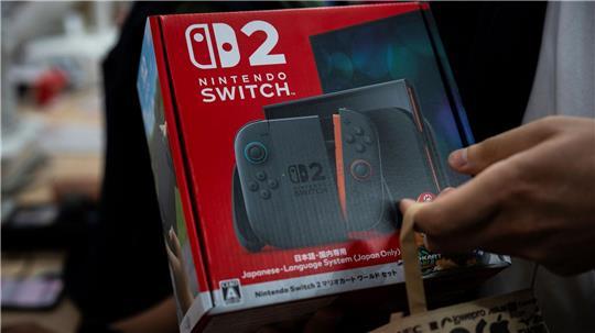 Bei der Switch 2 gibt es zum Teil immer noch Engpässe und Wartezeiten. (Archivbild)