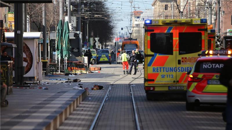 1.500 Menschen bei Gedenken nach Todesfahrt in Mannheim Bei der Todesfahrt sind zwei Menschen getötet und 14 verletzt worden. (Archivbild)