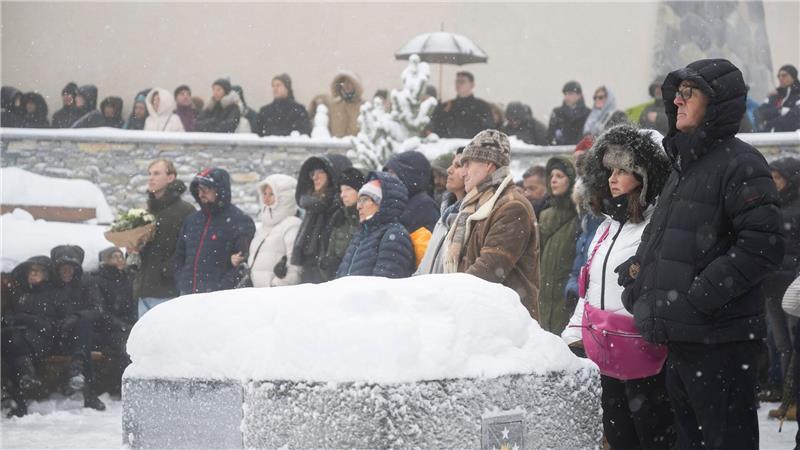 Bei der Trauerfeier für die Opfer des Infernos von Crans-Montana ruhte in der Schweiz für Minuten das öffentliche Leben.