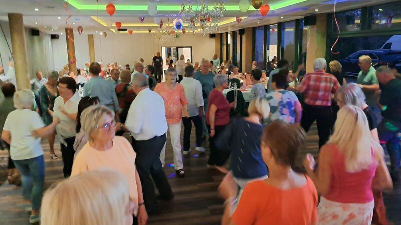 Bei der Ü60-Disco im Restaurant Vittoria in Beverstedt wird ordentlich getanzt.