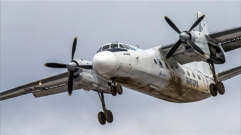 Dutzende Tote bei Absturz von russischer Passagiermaschine Bei der Unglücksmaschine handelte es sich um eine Antonow vom Typ An-24 wie auf diesem Foto. (Archivbild)