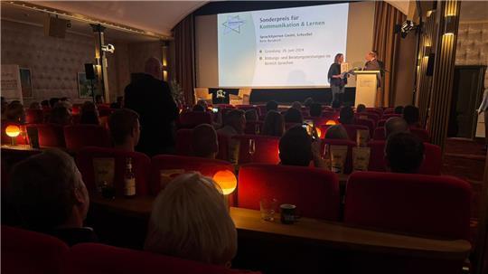 Bei der Verleihung des Gründungspreises der IHK Elbe-Weser im Kino-Hotel Meyer.