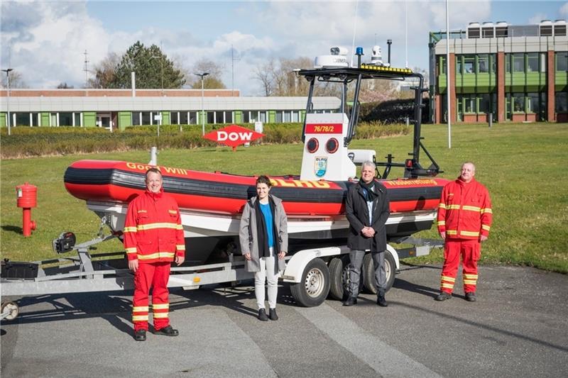 Bei der Vorstellung des Bootes (von links): Christian Schaarschmidt, Sabrina Wehner, Dr. Neldes Hovestad und Christian Hellwege. Foto: Christian Hager