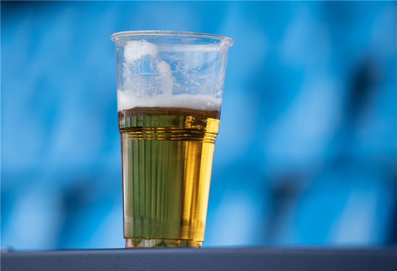 Bier-Ausschank: Katar drängt kurz vor WM-Beginn auf Verbot Bei der WM in Katar soll der Bierausschank doch geändert werden. Foto: Bernd Thissen/dpa