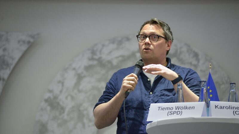 Bei der Wahl zum Europäischen Parlament gehe es um die Verteidigung von Demokratie und Rechtsstaatlichkeit, sagt Europaparlamentarier Tiemo Wölken (SPD). Der 38-Jährige ist in Buxtehude aufgewachsen.