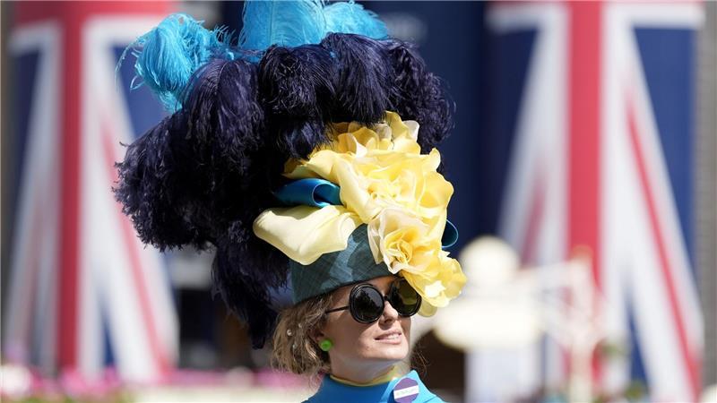 Bei der berühmten britischen Pferderennwoche „Royal Ascot“ sind Hüte ein fester Bestandteil des Outfits.