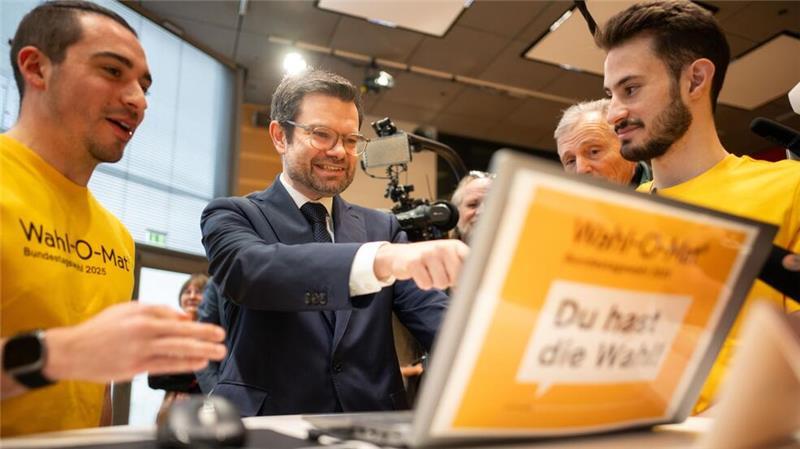 Wahl-O-Mat zur Bundestagswahl startet - 29 Parteien dabei Bei der feierlichen Online-Schaltung des Angebots waren auch Spitzenpolitiker wie FDP-Generalsekretär Marco Buschmann dabei.