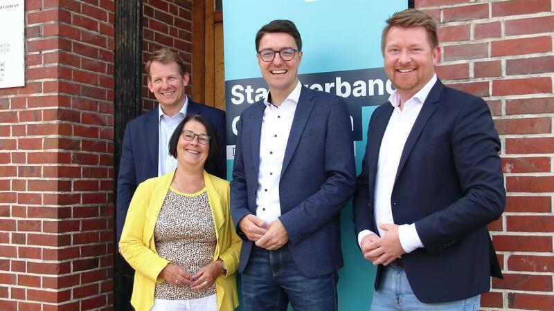 Bei der nächsten Bundestagswahl soll sich Christoph Frauempreiß (2. von rechts) um ein Direktmandat im Wahlkreis Cuxhaven-Stade II bewerben.