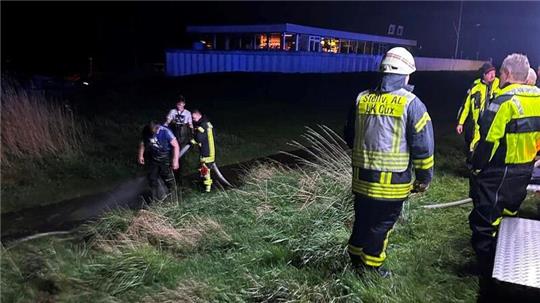 Bei der nächtlichen Rettungsaktion in Otterndorf versank auch ein Feuerwehrmann im Watt.
