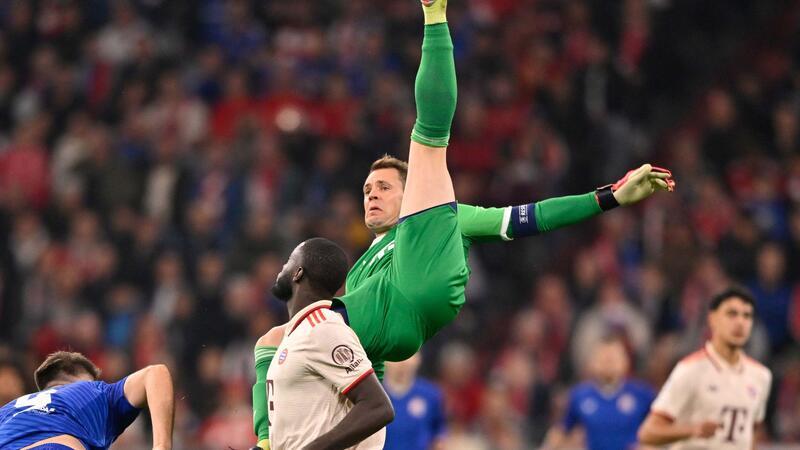 Bayern in Bremen: Einstimmen auf Bayer und die Wiesn-Maß Bei dieser Rettungstat gegen Zagreb verletzt sich Manuel Neuer (oben).