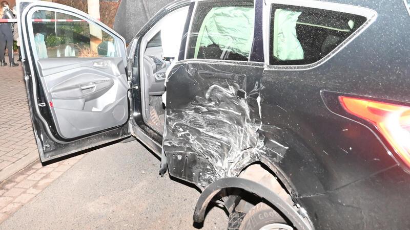 Gegen Baum geschleudert und Vorfahrt missachtet: Drei Menschen bei Unfällen verletzt Bei einem Abbiegeunfall in Rotenburg wurden zwei Autofahrer verletzt.