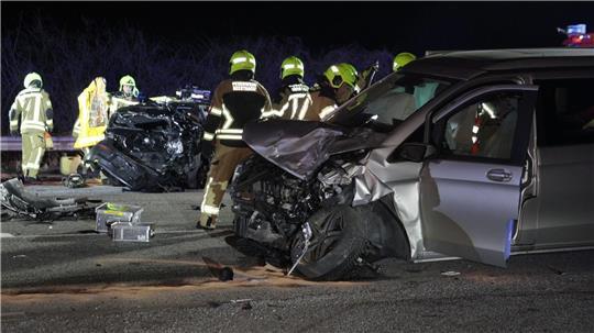 Bei einem Auffahrunfall an einer Ampel im Kreis Herzogtum Lauenburg ist eine junge Frau gestorben. 
