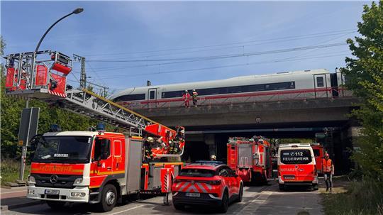 Bei einem Bahnunglück in Hamburg ist ein Bauarbeiter verletz worden.