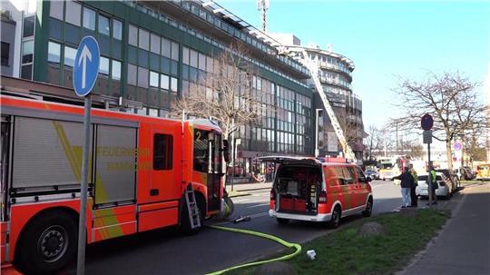 Bei einem Brand in einem Pflegeheim in Hannover wurden mehrere Menschen verletzt.
